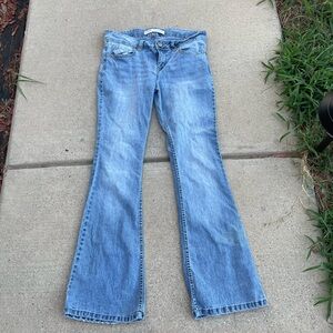 women’s light wash bootcut jeans